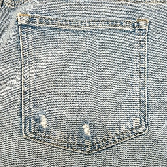 Abercrombie & Fitch Curve Love Mom Short Mid Rise Light Wash Denim Shorts NWT 36 - Picture 7 of 11